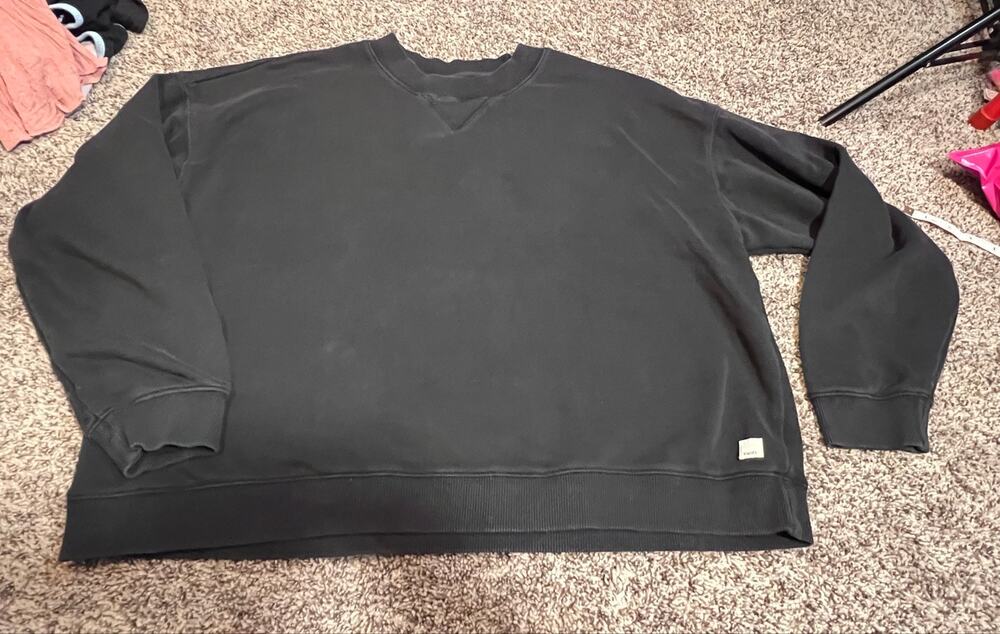 Vuori crew sweatshirt
